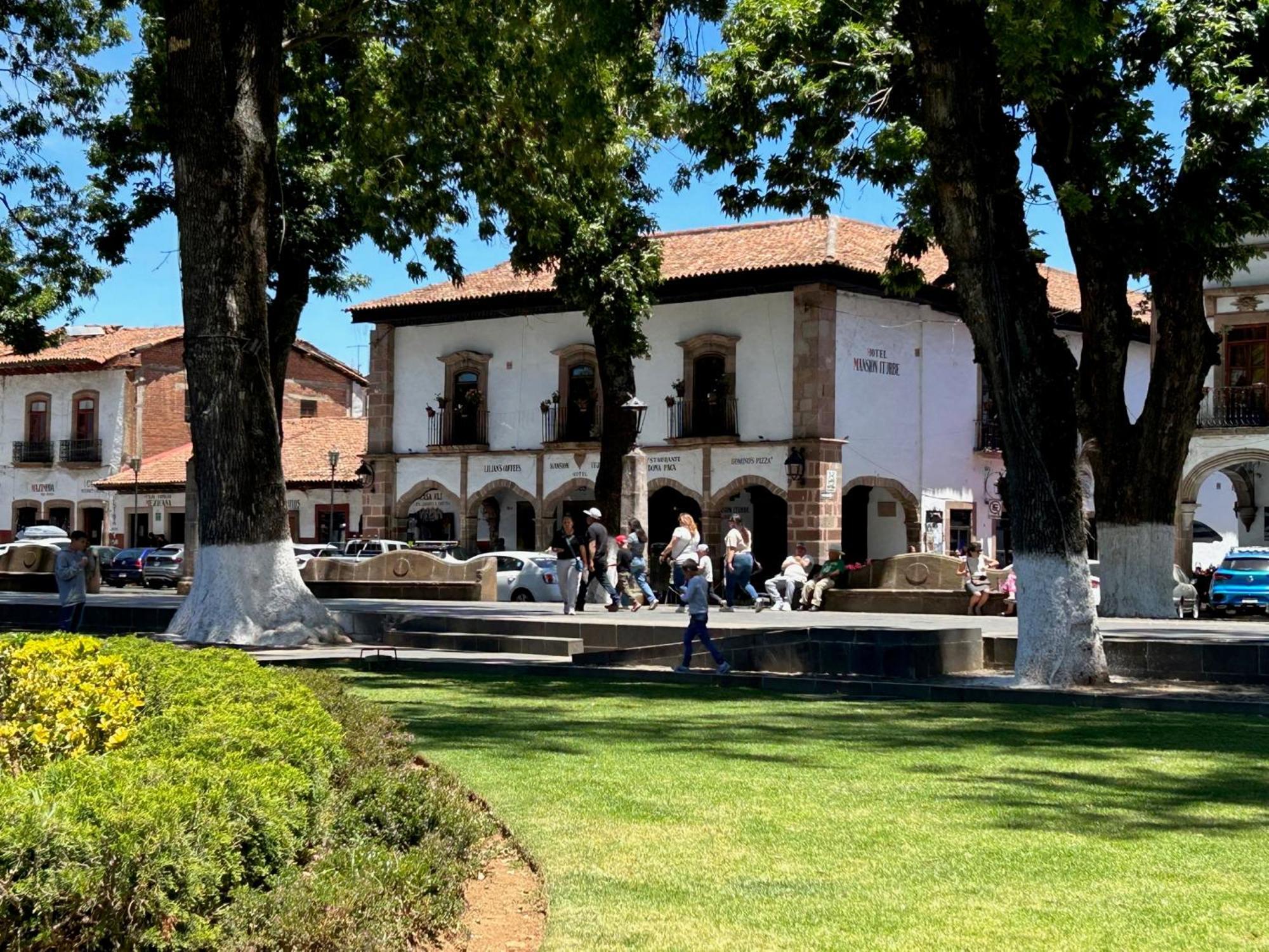 Hotel Mansion Iturbe Patzcuaro Exterior photo